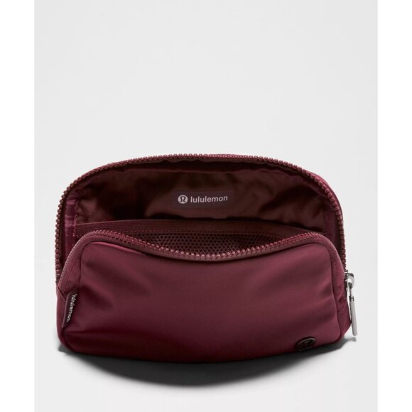 Everywhere Belt Bag 1L - Wine Berry - Picture 3 of 4